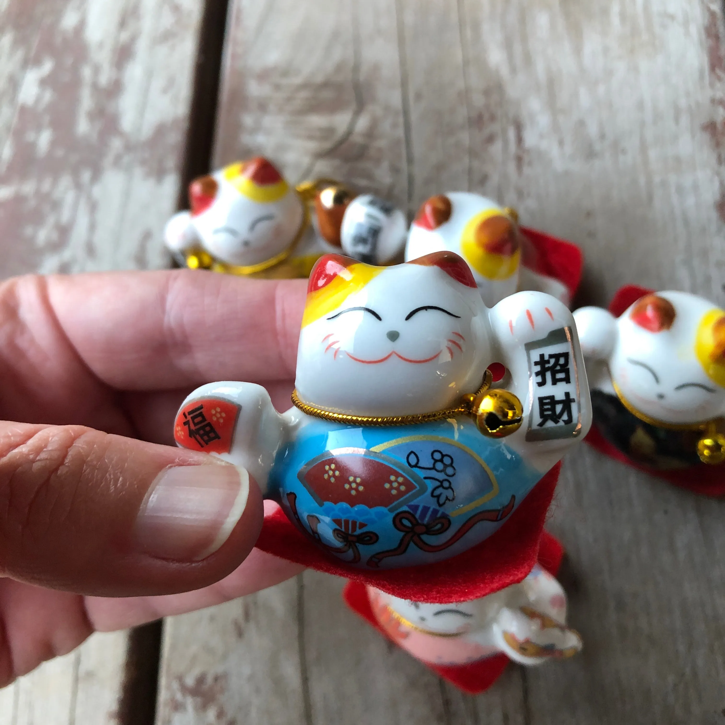 GIFT PACK of 5 CERAMIC WAVING CATS