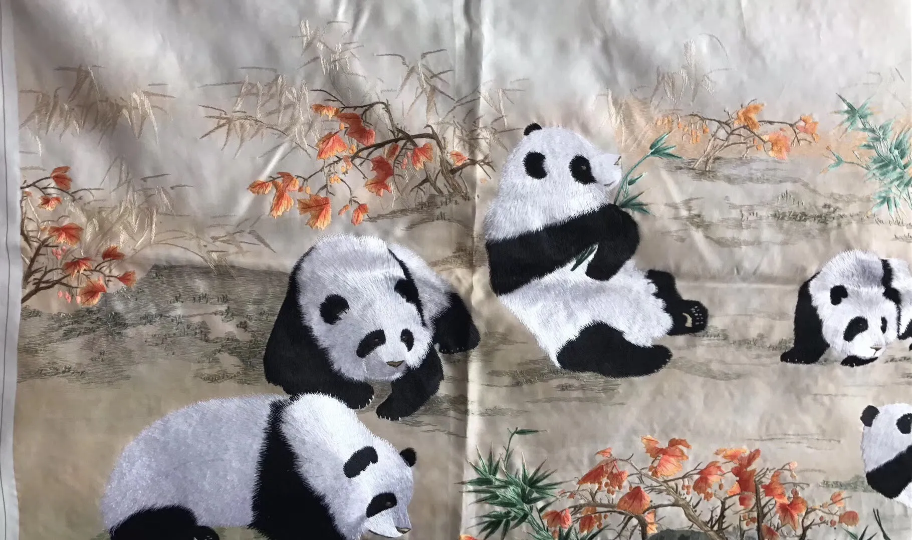 Hand embroidered Silk Suzhou Embroidery Art:pandas zhong hua guo bao tu 160cm 2918