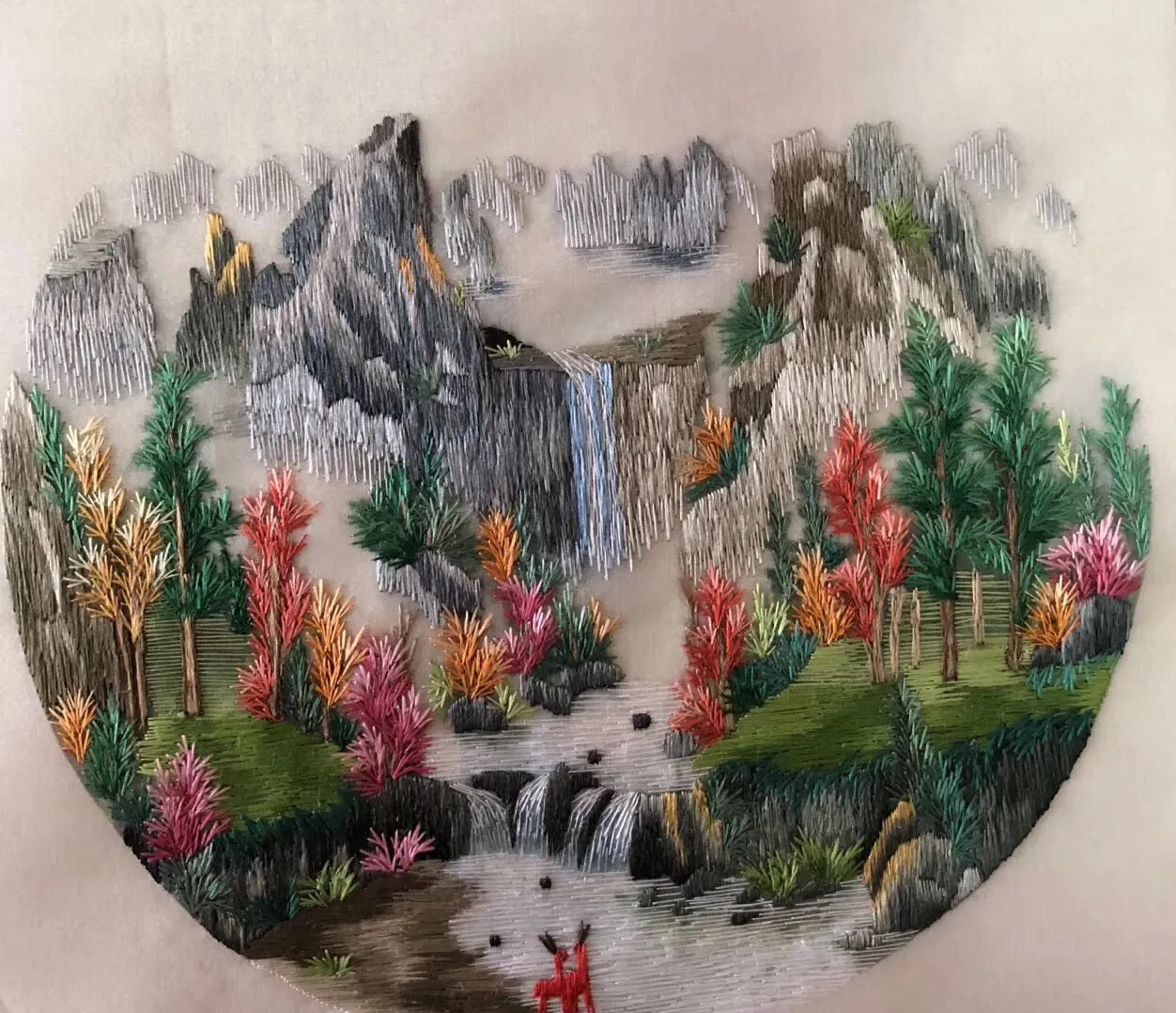 Hand su embroidery:moutains watertown circle landscape (two-sided reversible ) 20cm